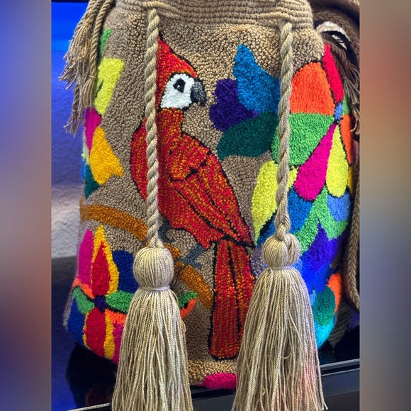 Handcrafted bags made by the Wayuu people - Picture 4 of 9